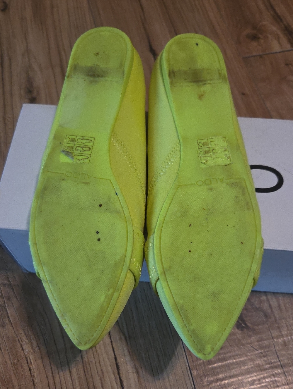 Lime Pointed-Toe Flat Ballet for Women - Picture 7 of 9